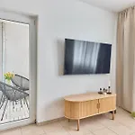 Rosalia -zentrumsnahe Mit Balkon & Parkplatz, Ideal Fuer Familien & Geschaeftsreisende Lägenhet