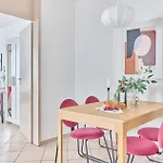 Rosalia -zentrumsnahe Mit Balkon & Parkplatz, Ideal Fuer Familien & Geschaeftsreisende Lägenhet