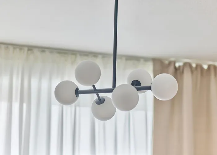 Rosalia -Zentrumsnahe Wohnung Mit Balkon & Parkplatz, Ideal Fuer Familien & Geschaeftsreisende *