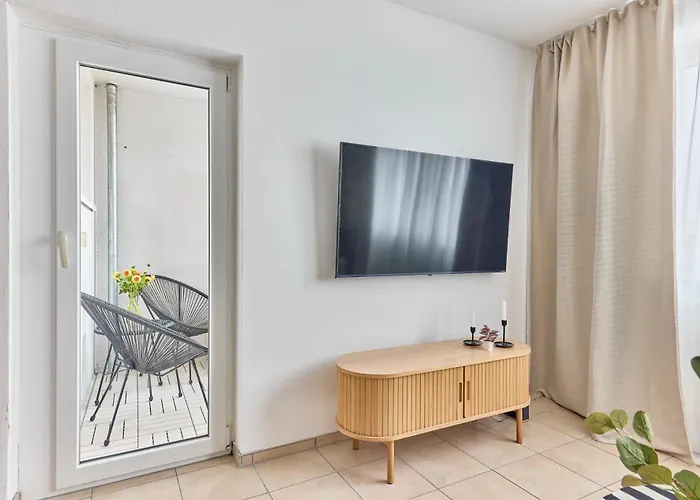 Rosalia -Zentrumsnahe Wohnung Mit Balkon & Parkplatz, Ideal Fuer Familien & Geschaeftsreisende Apartamento