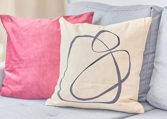 Rosalia -Zentrumsnahe Wohnung Mit Balkon & Parkplatz, Ideal Fuer Familien & Geschaeftsreisende Apartamento *