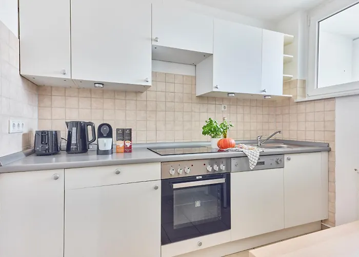 Rosalia -Zentrumsnahe Wohnung Mit Balkon & Parkplatz, Ideal Fuer Familien & Geschaeftsreisende Apartamento *